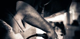 Z czym ściśle łączy się BHP?