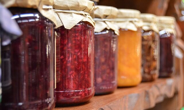 Jakie przetwory otrzymujemy z owoców i warzyw? Jakie przetwory otrzymujemy z owoców i warzyw?