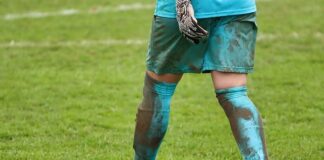 Dlaczego bramkarz ma inny kolor stroju?