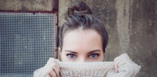 Czy sweter można wieszać na wieszaku?